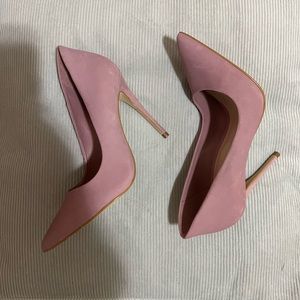 Glamorous Lavender Aldo Heel in size 6.
